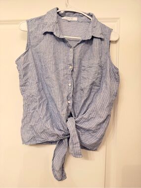 Eden & Olivia Light Blue Striped Sleeveless Button-Front Tie Top